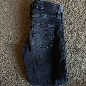 black ripped levi’s !